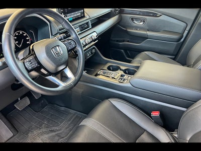 2024 Honda Pilot EX-L w/Rear Captain's Chairs