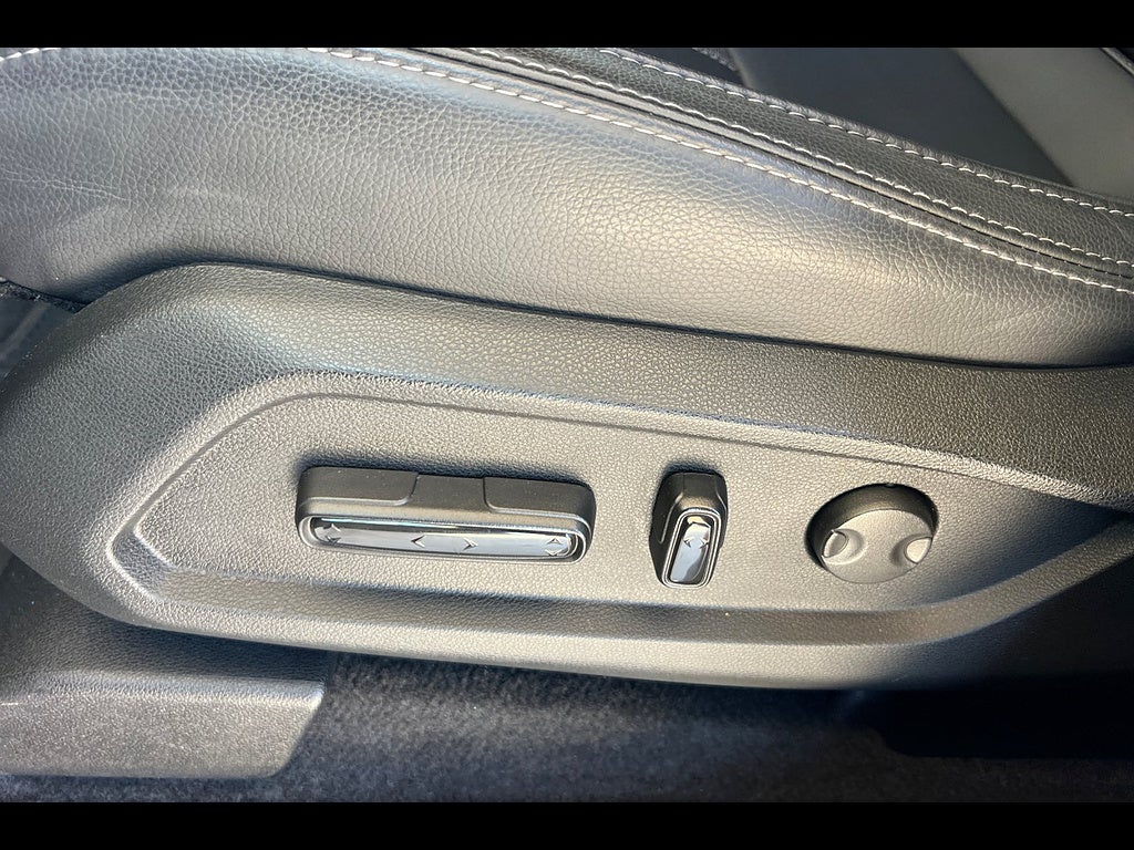 2024 Honda Pilot EX-L w/Rear Captain's Chairs