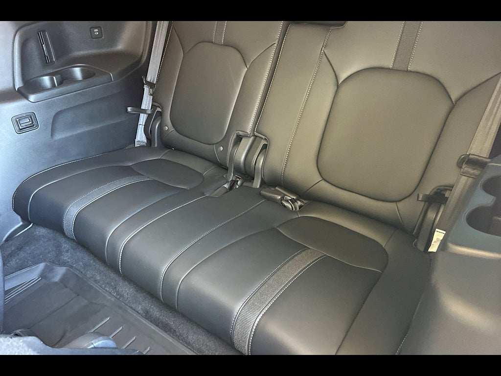 2024 Honda Pilot EX-L w/Rear Captain's Chairs