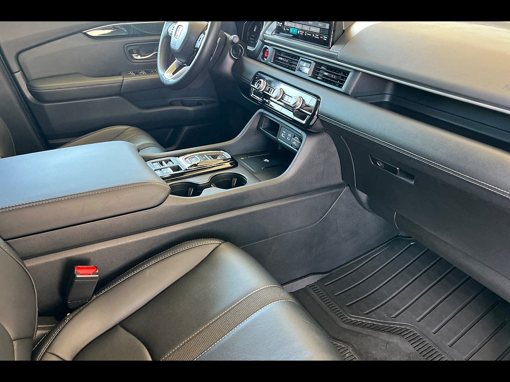 2024 Honda Pilot EX-L w/Rear Captain's Chairs