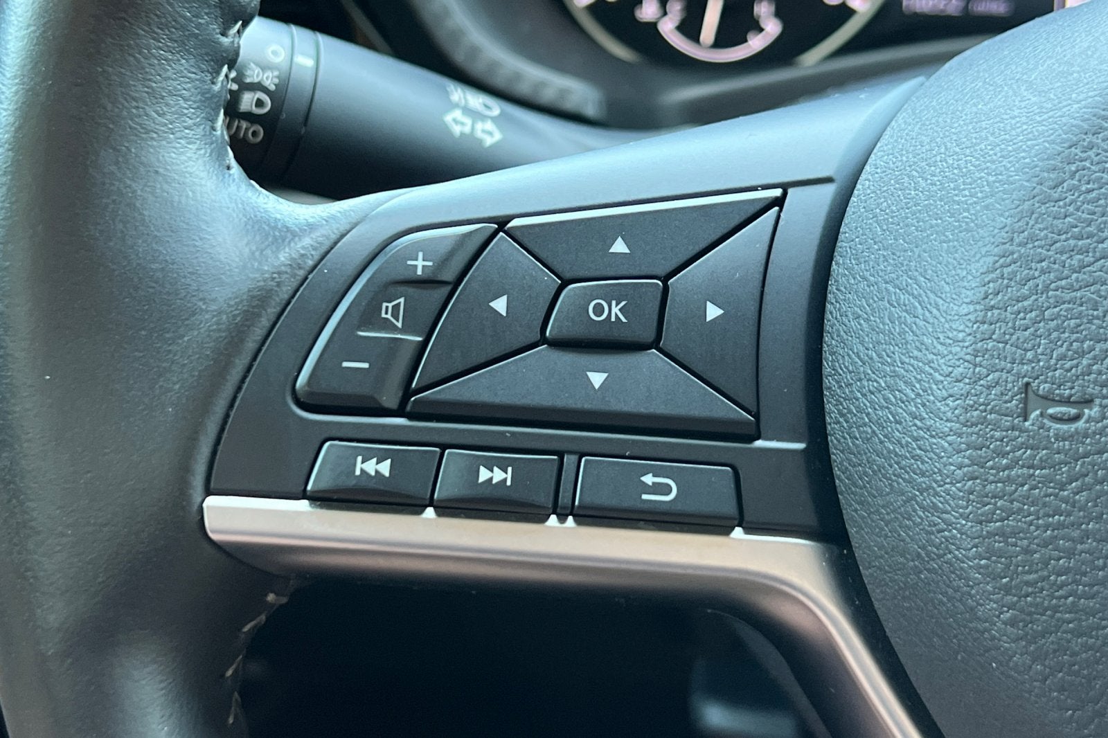 2025 Nissan Sentra SV 4dr Sedan