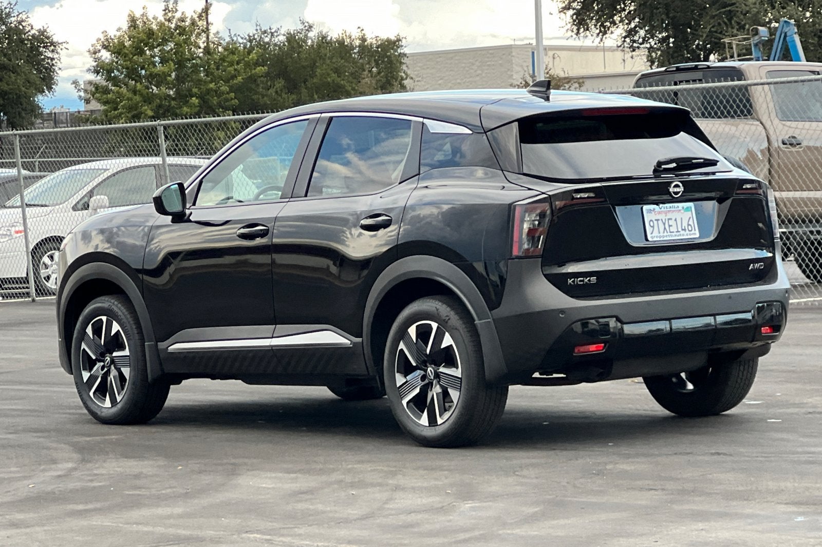2025 Nissan Kicks SV