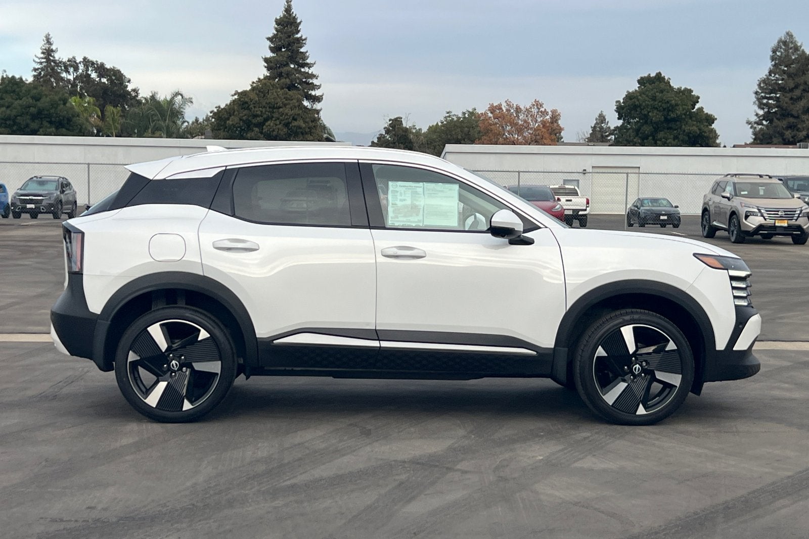 2025 Nissan Kicks SR