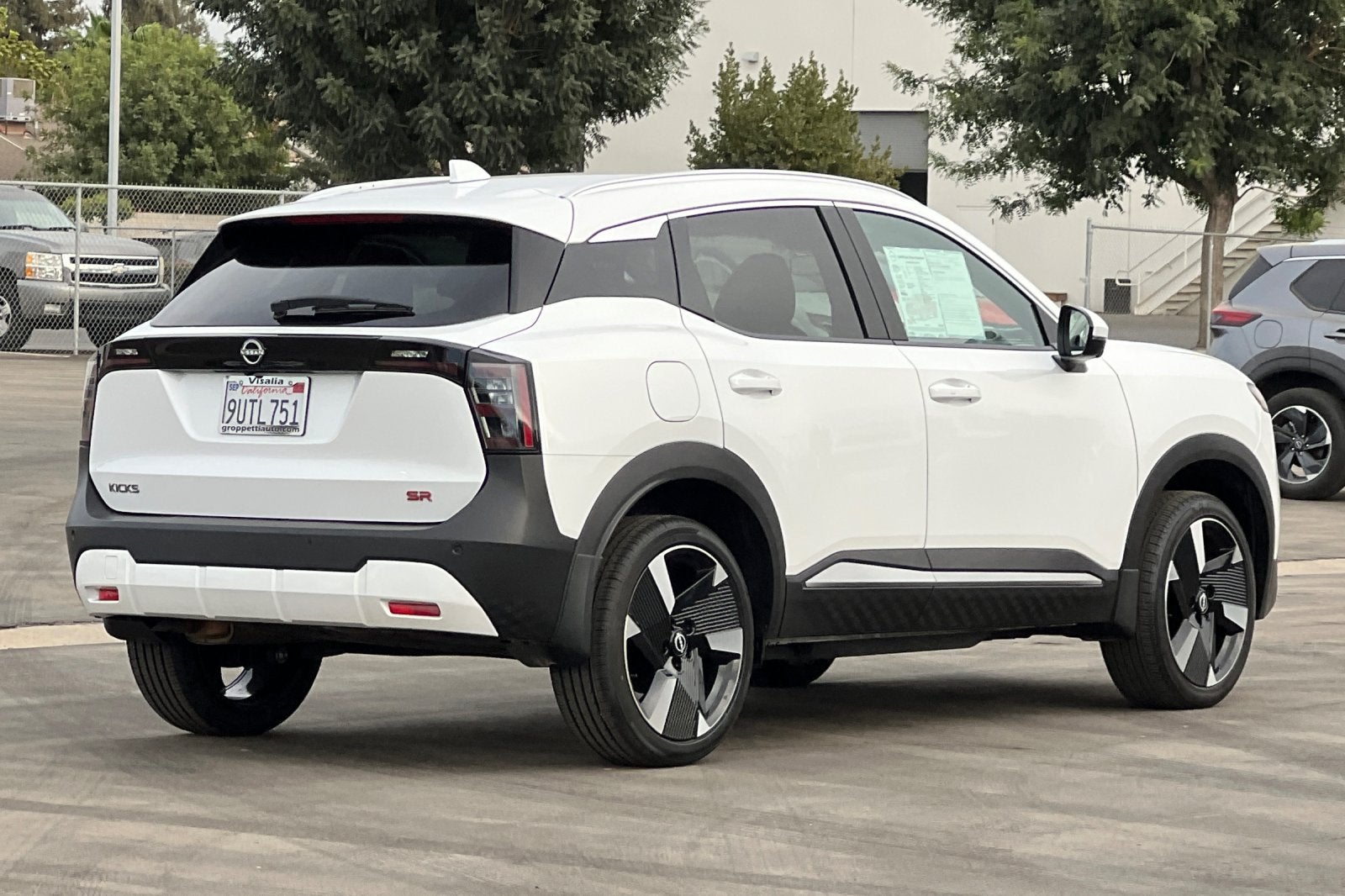 2025 Nissan Kicks SR