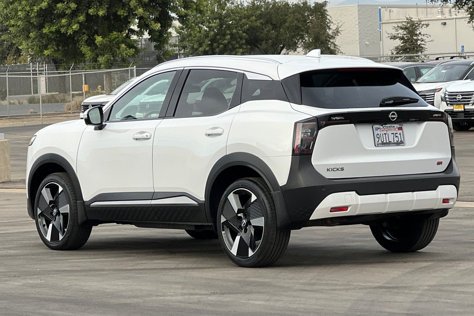 2025 Nissan Kicks SR