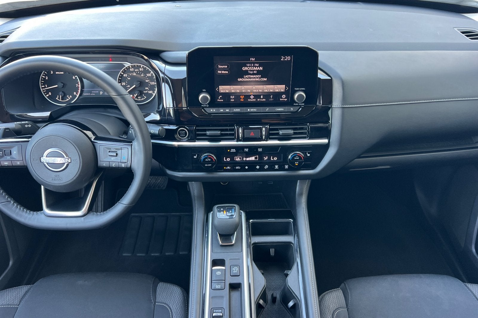 2022 Nissan Pathfinder SV