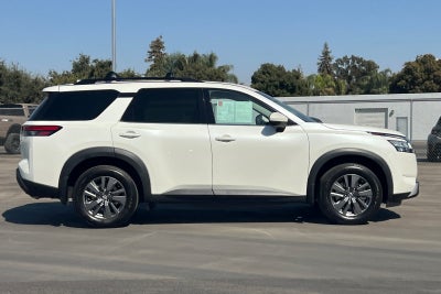 2022 Nissan Pathfinder SV