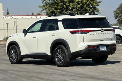 2022 Nissan Pathfinder SV