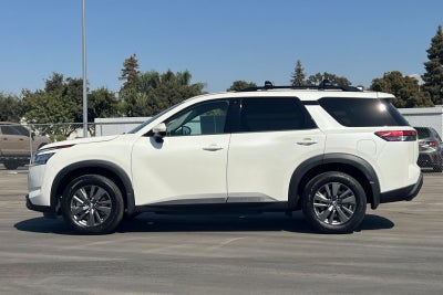 2022 Nissan Pathfinder SV