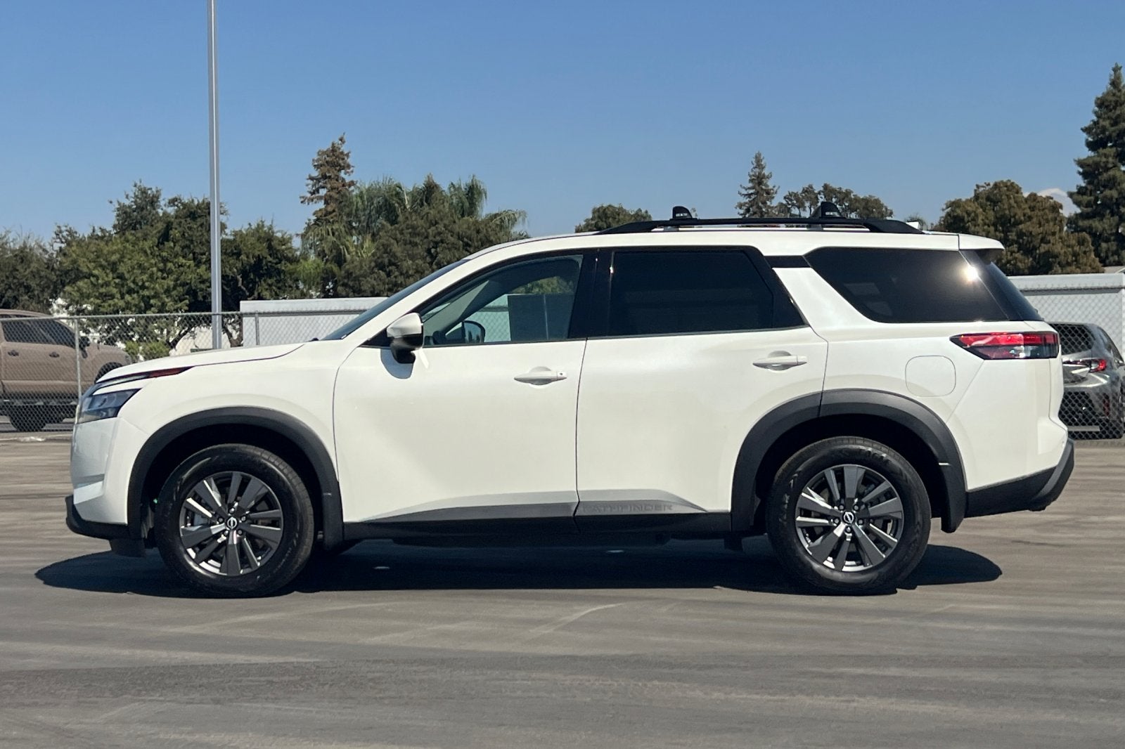 2022 Nissan Pathfinder SV