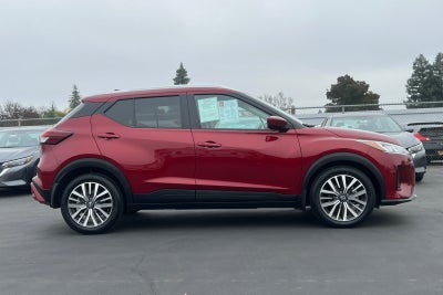 2022 Nissan Kicks SV