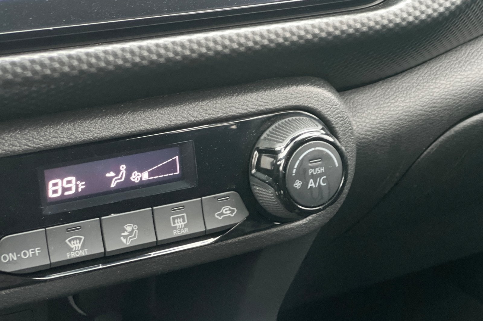 2022 Nissan Kicks SV