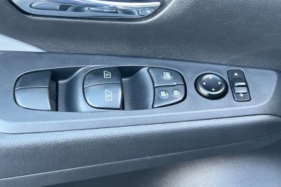 2022 Nissan Kicks SR