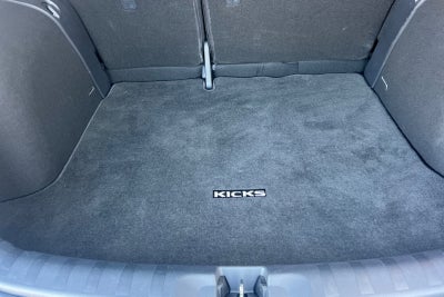 2022 Nissan Kicks SR