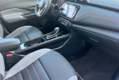 2022 Nissan Kicks SR