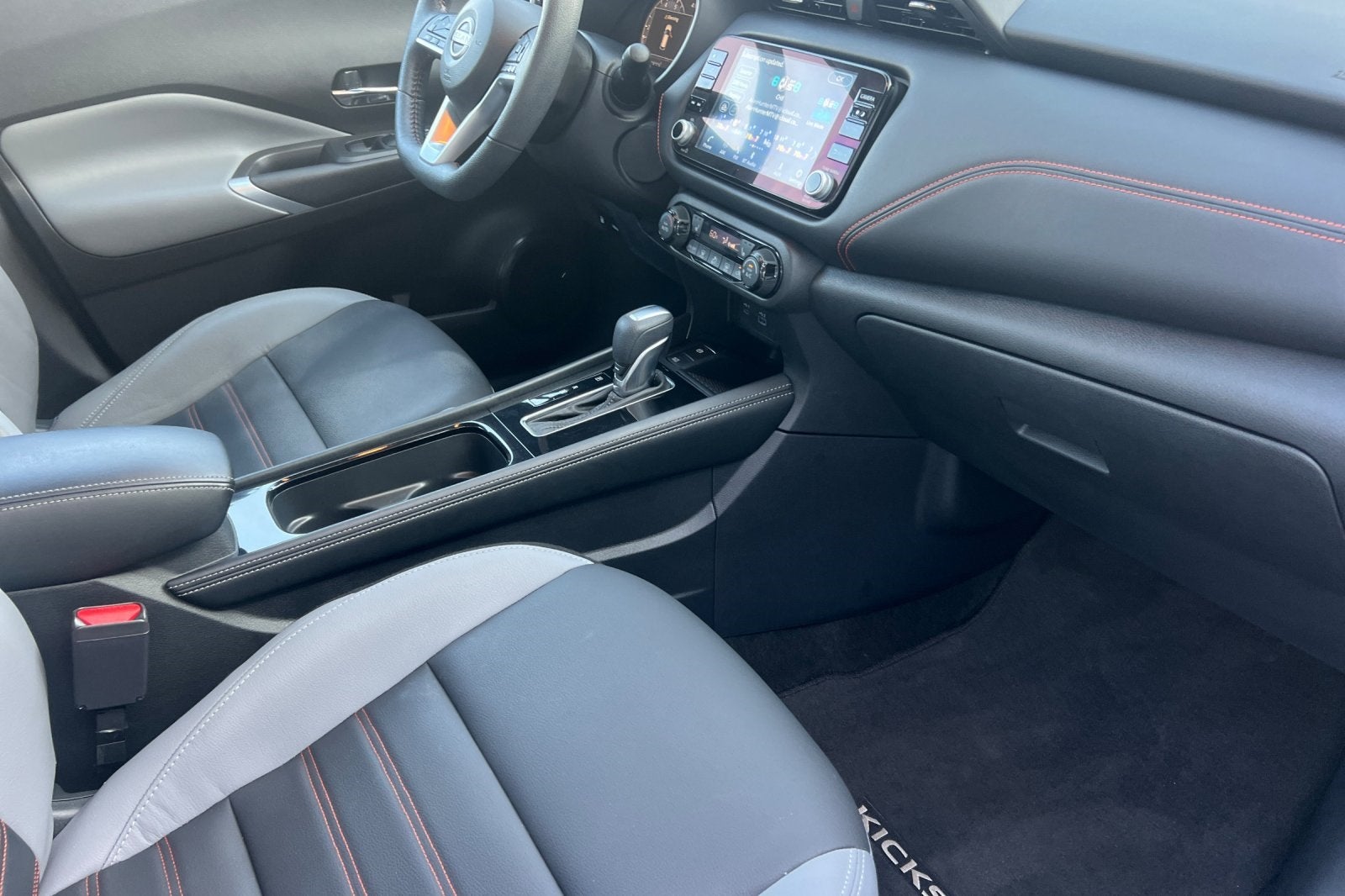 2022 Nissan Kicks SR