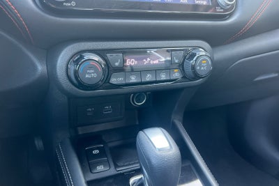 2022 Nissan Kicks SR