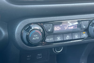 2022 Nissan Kicks SR