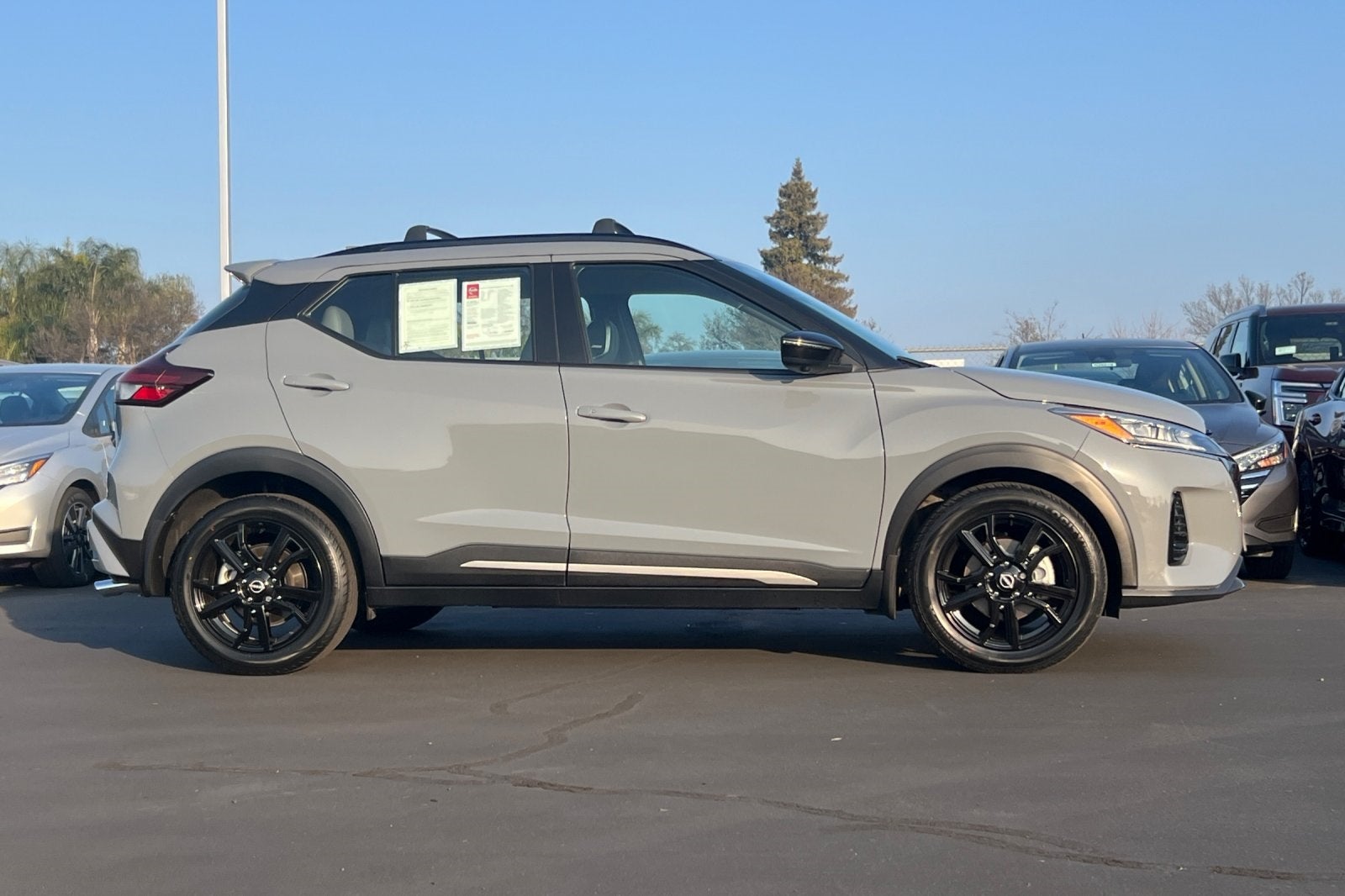 2022 Nissan Kicks SR