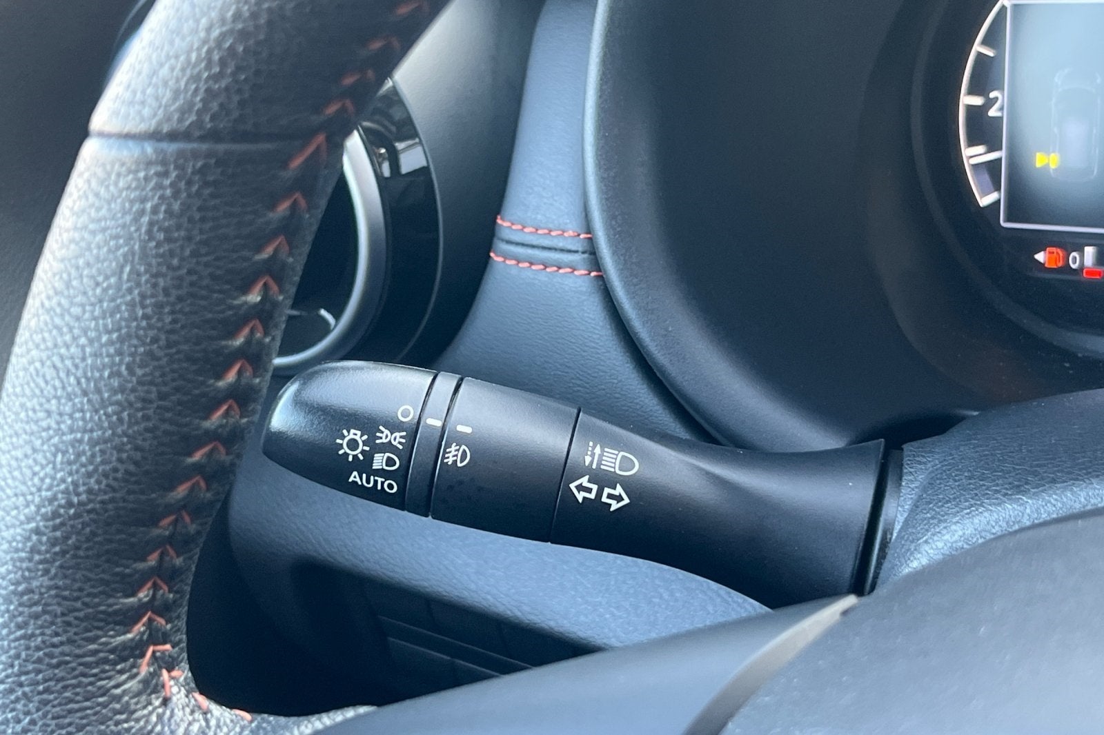 2022 Nissan Kicks SR