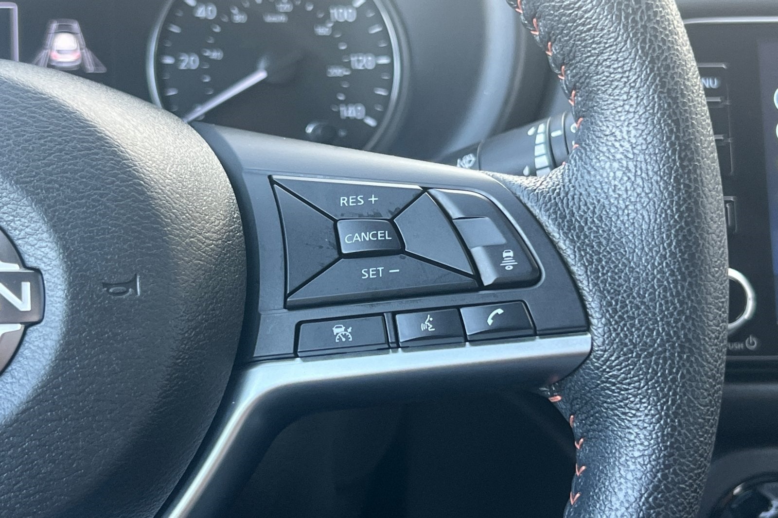 2022 Nissan Kicks SR