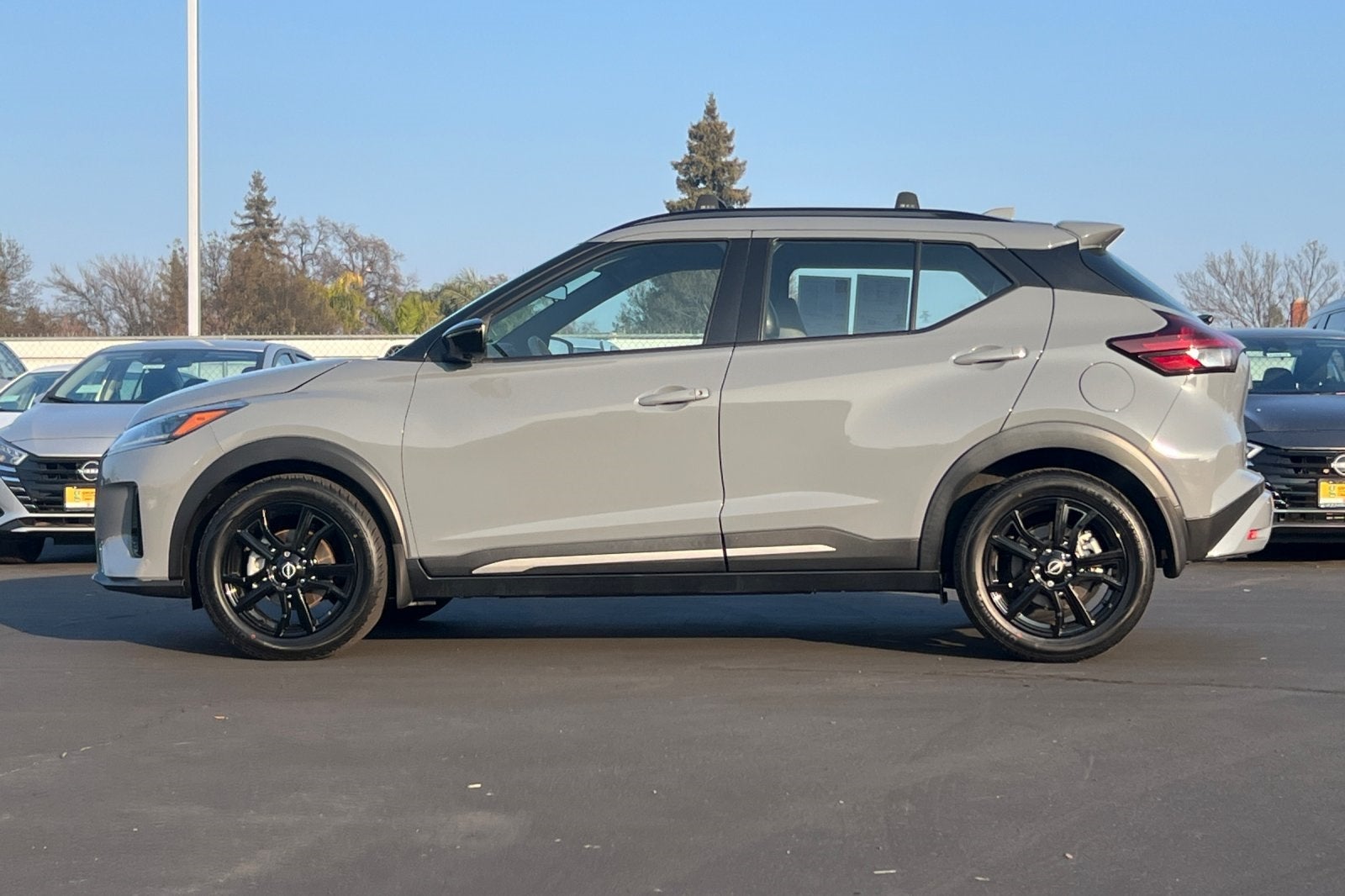 2022 Nissan Kicks SR