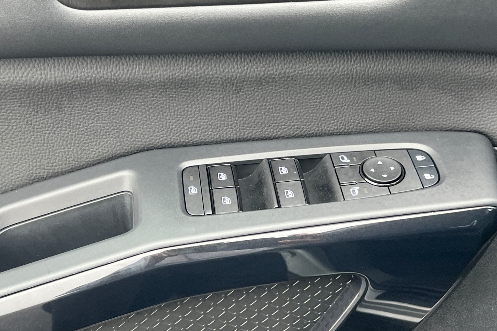 2025 Nissan Pathfinder S