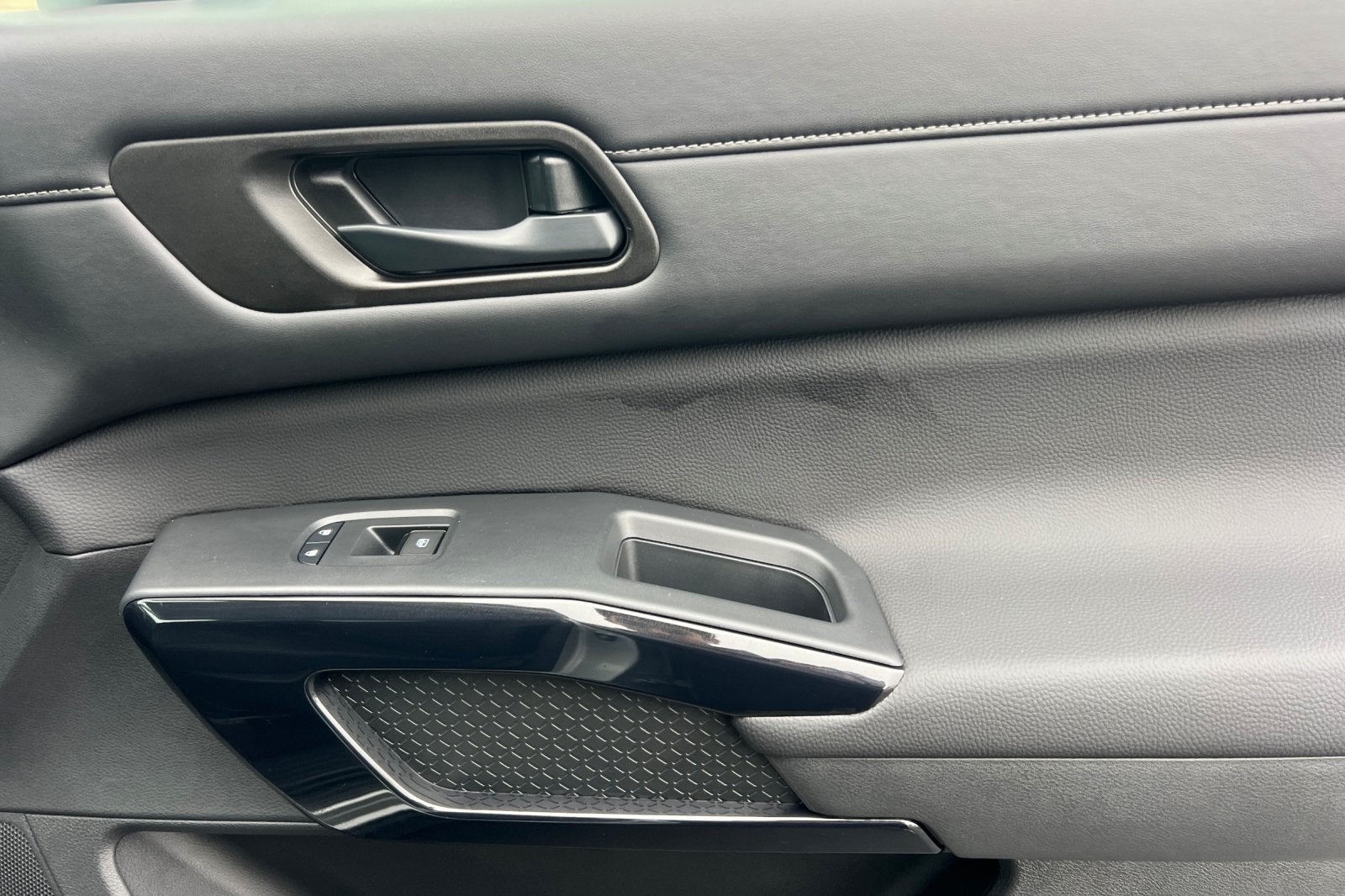 2025 Nissan Pathfinder S