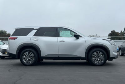 2025 Nissan Pathfinder S