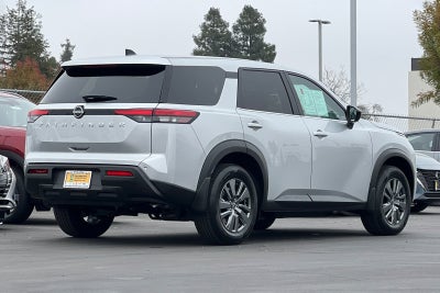 2025 Nissan Pathfinder S