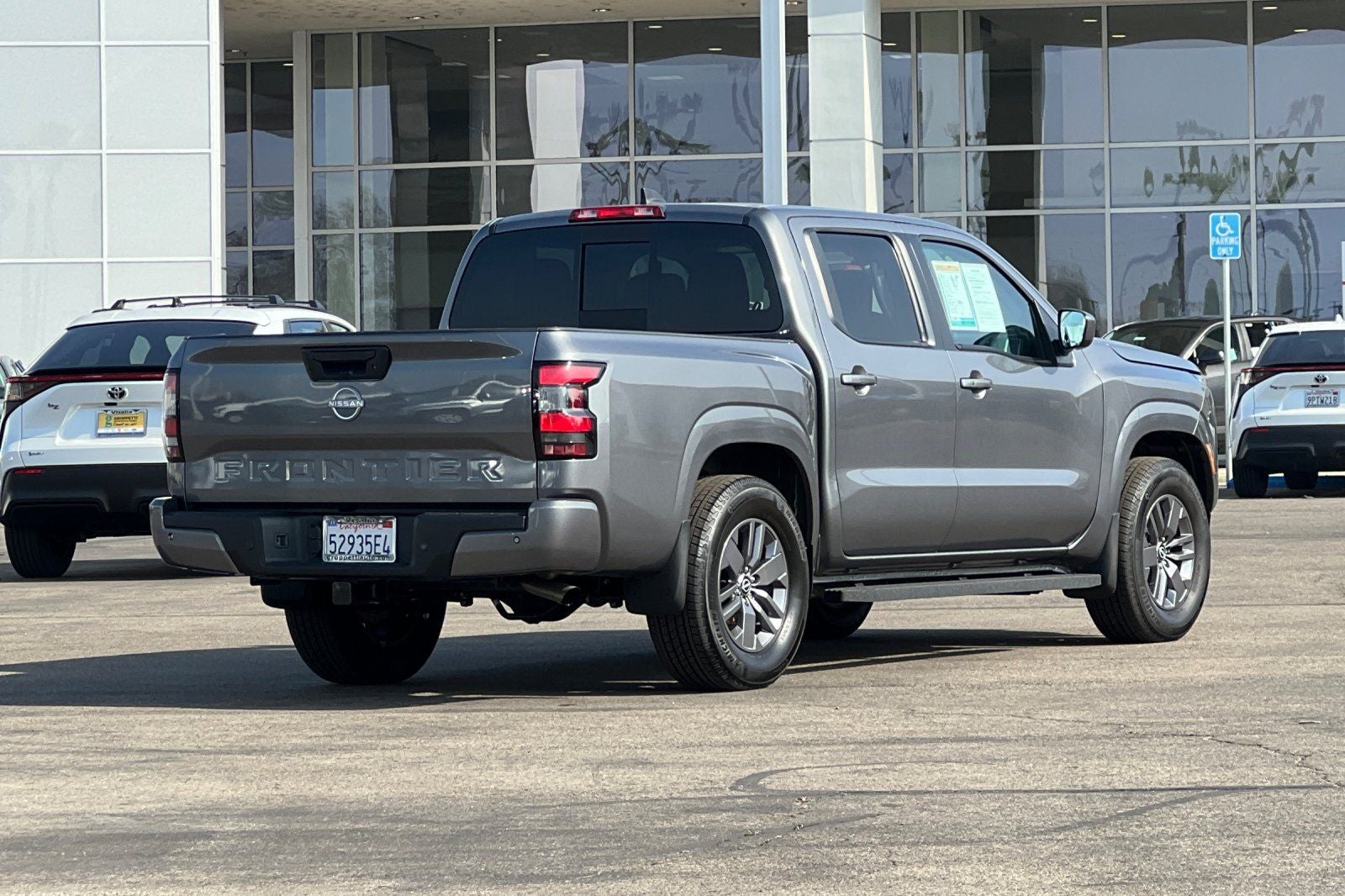 2025 Nissan Frontier SV