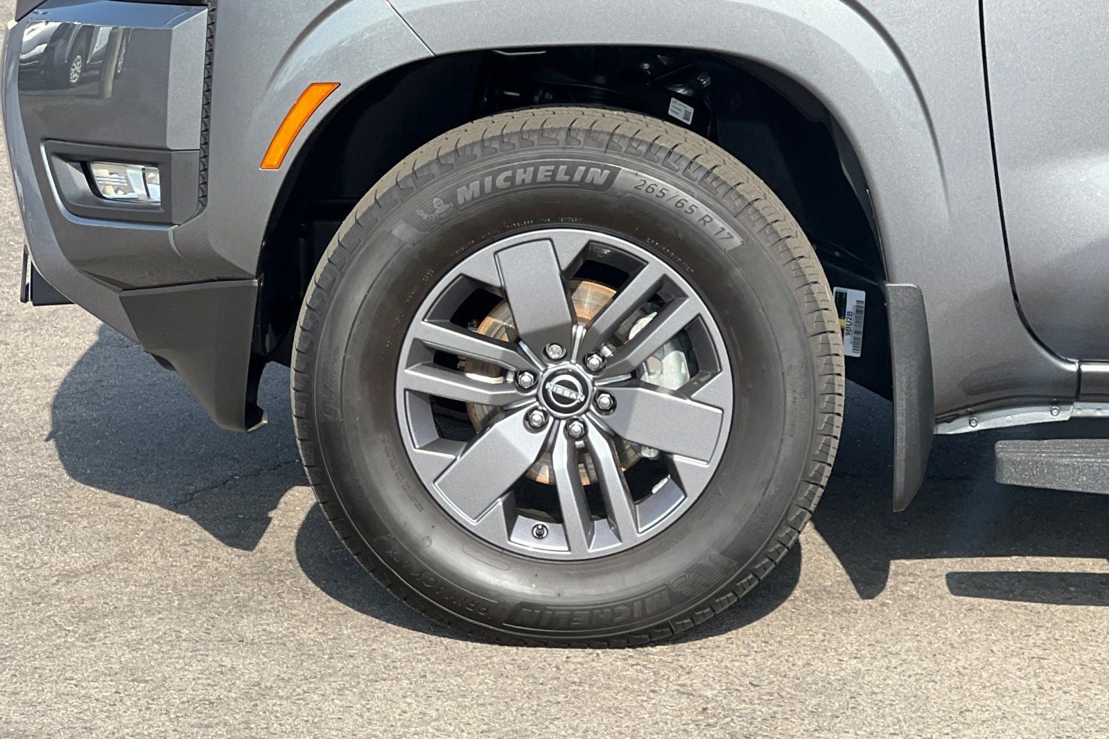 2025 Nissan Frontier SV