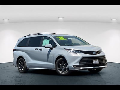 2025 Toyota Sienna XSE 7-Passenger