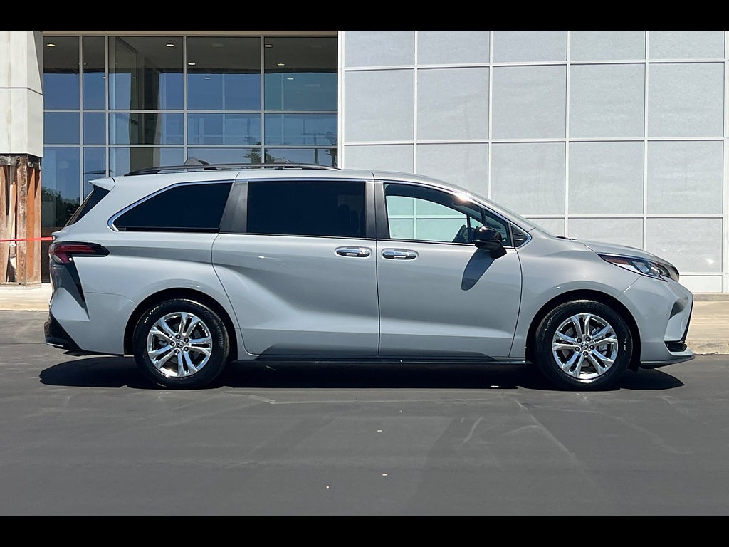 2023 Toyota Sienna XSE 7-Passenger