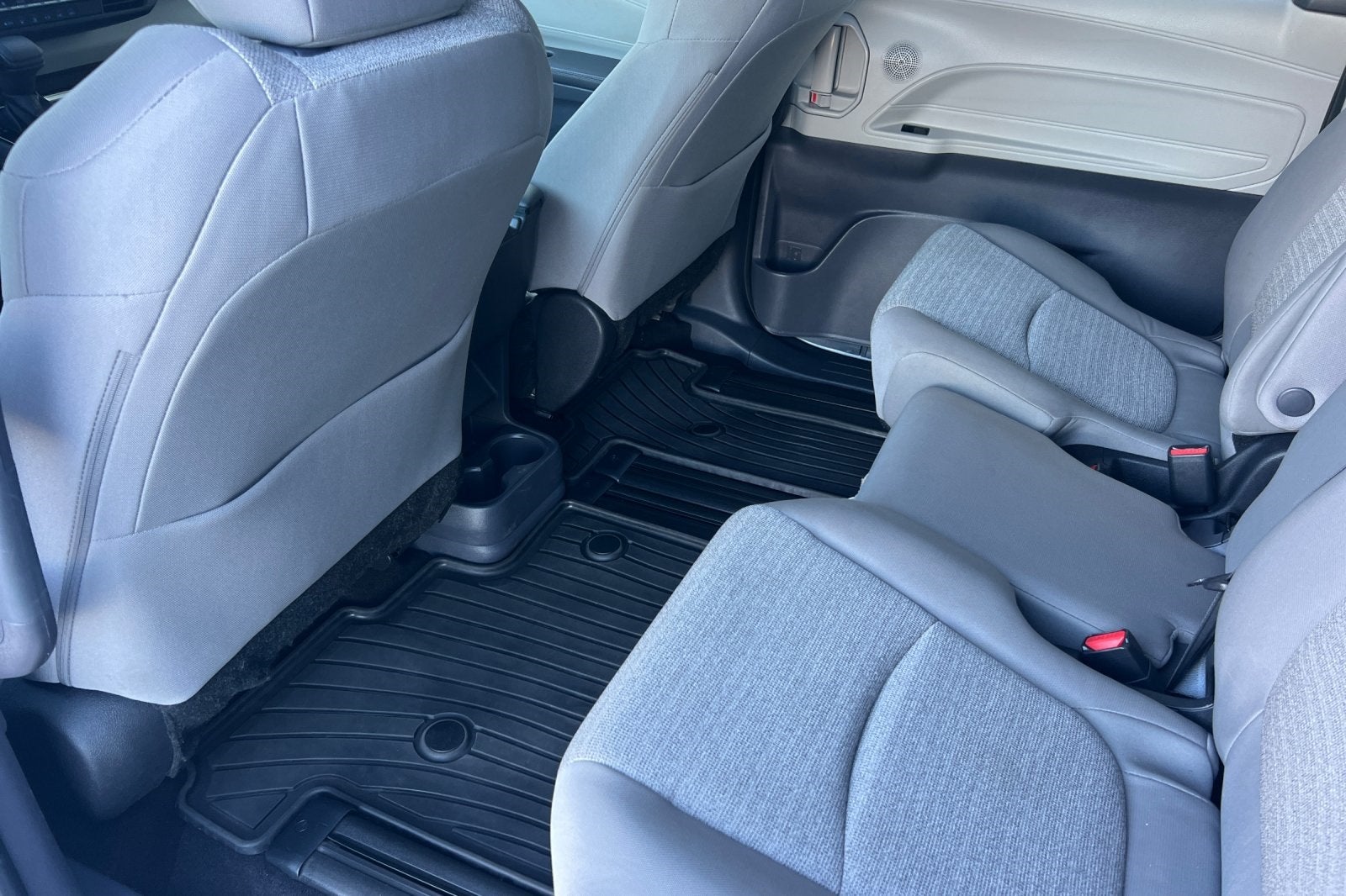 2023 Toyota Sienna LE 8 Passenger