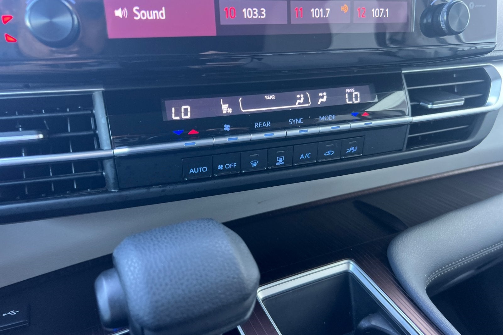 2023 Toyota Sienna LE 8 Passenger