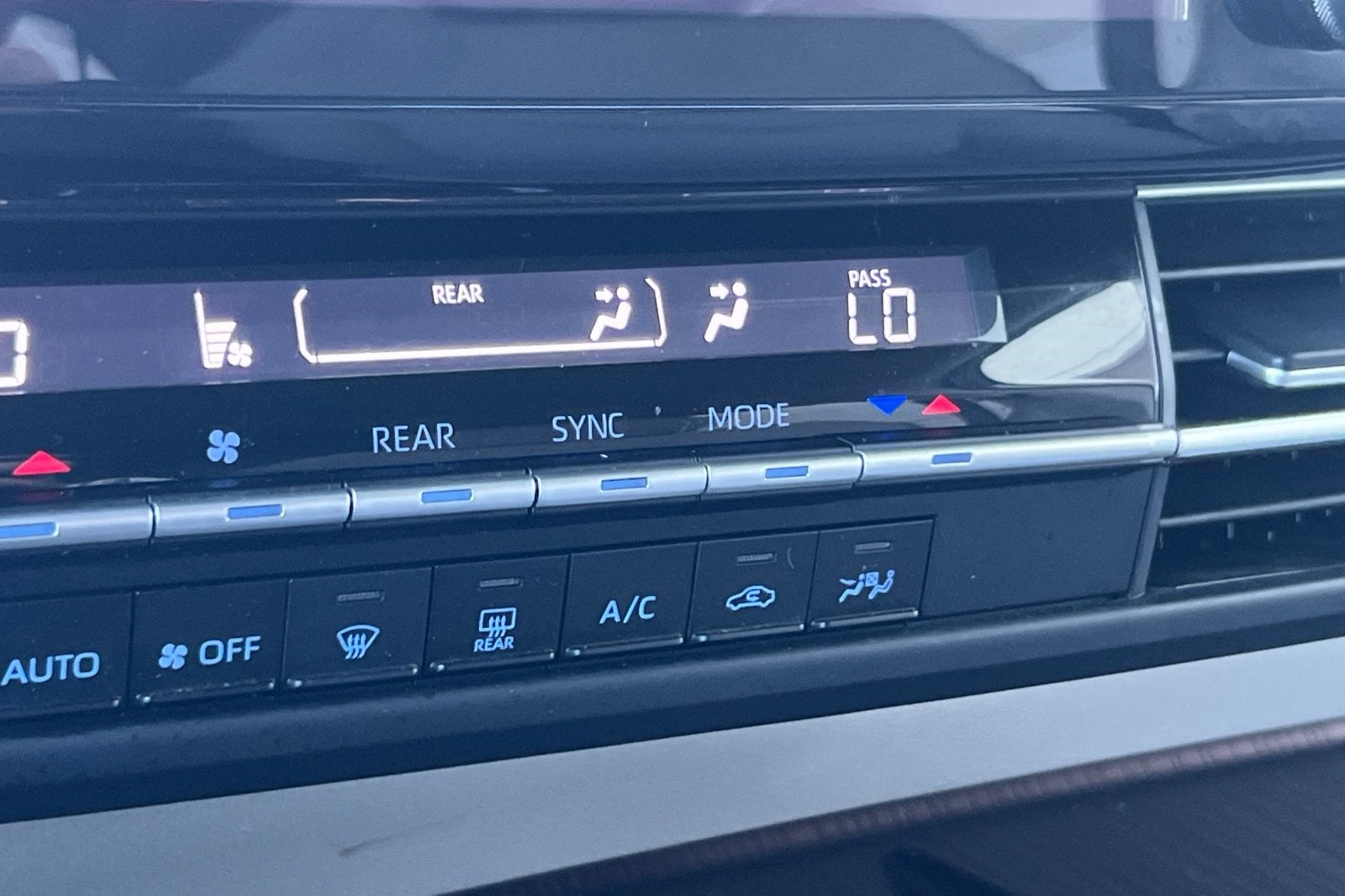 2023 Toyota Sienna LE 8 Passenger