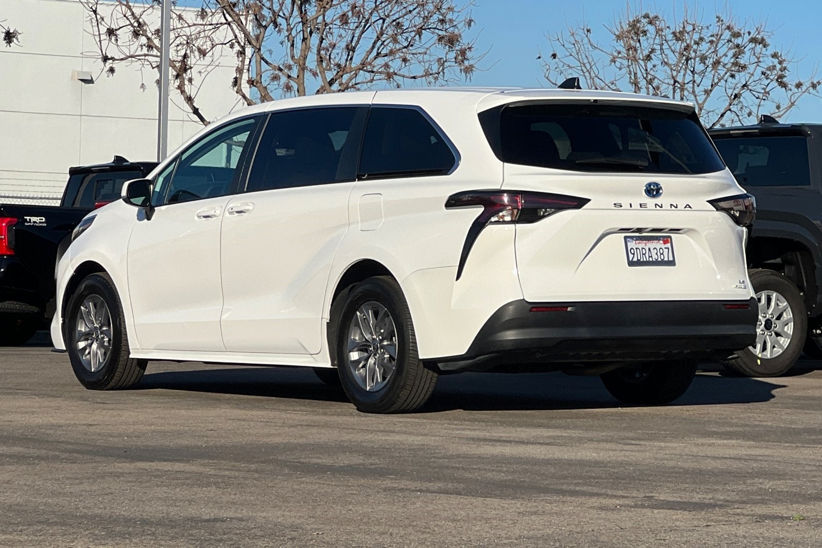 2023 Toyota Sienna LE 8 Passenger