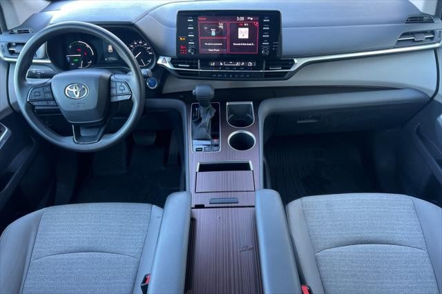 2023 Toyota Sienna LE 8 Passenger