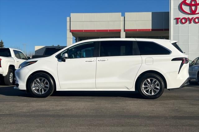 2023 Toyota Sienna LE 8 Passenger