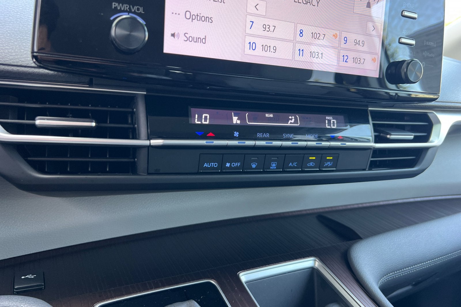 2023 Toyota Sienna LE 8-Passenger