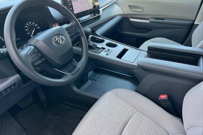 2023 Toyota Sienna LE 8-Passenger
