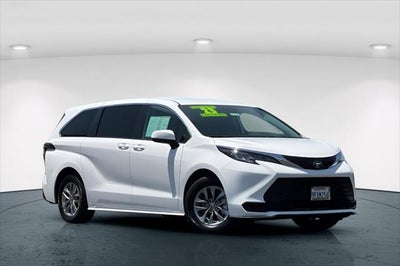 2023 Toyota Sienna LE 8-Passenger