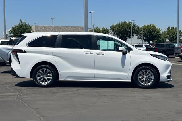 2023 Toyota Sienna LE 8-Passenger