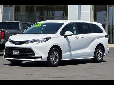 2023 Toyota Sienna LE 8-Passenger