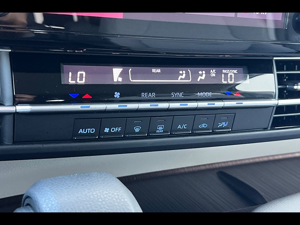 2023 Toyota Sienna LE 8-Passenger