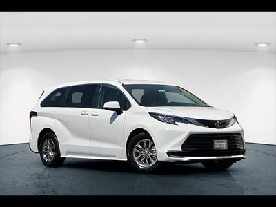 2023 Toyota Sienna LE 8-Passenger