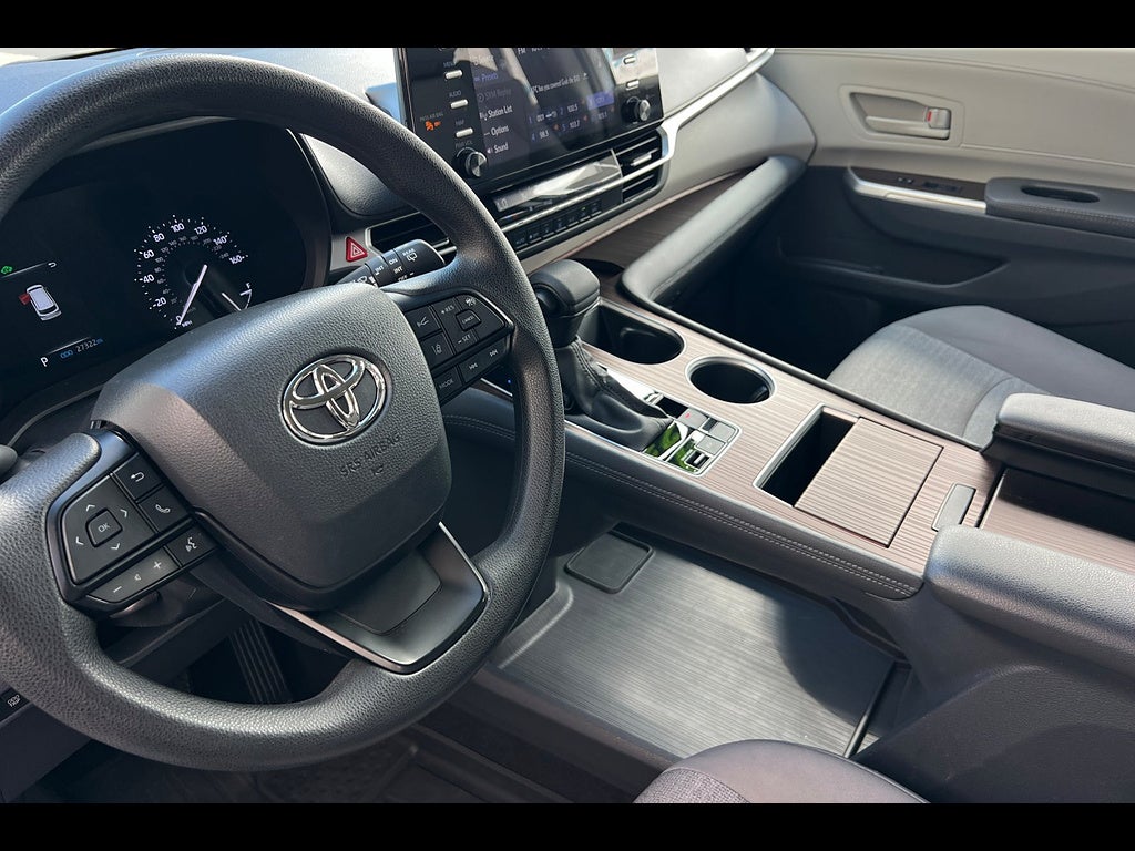 2023 Toyota Sienna LE 8-Passenger
