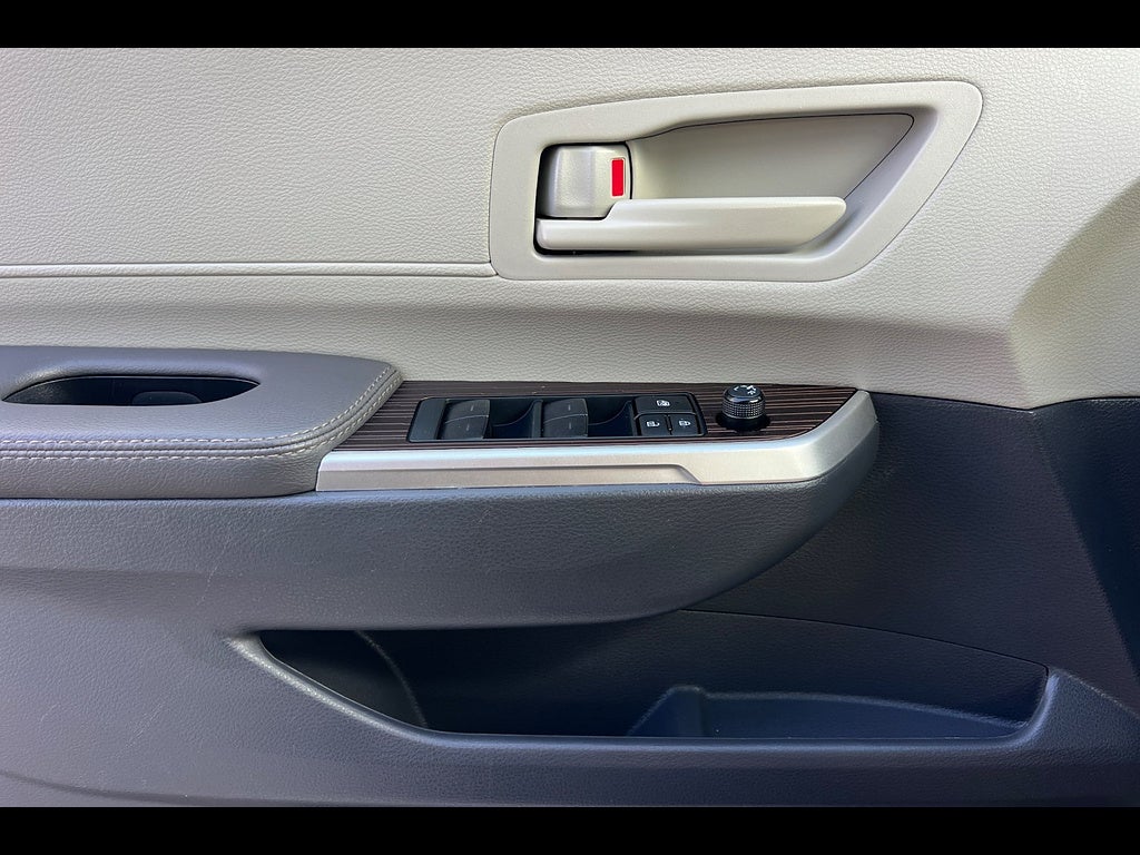2023 Toyota Sienna LE 8-Passenger