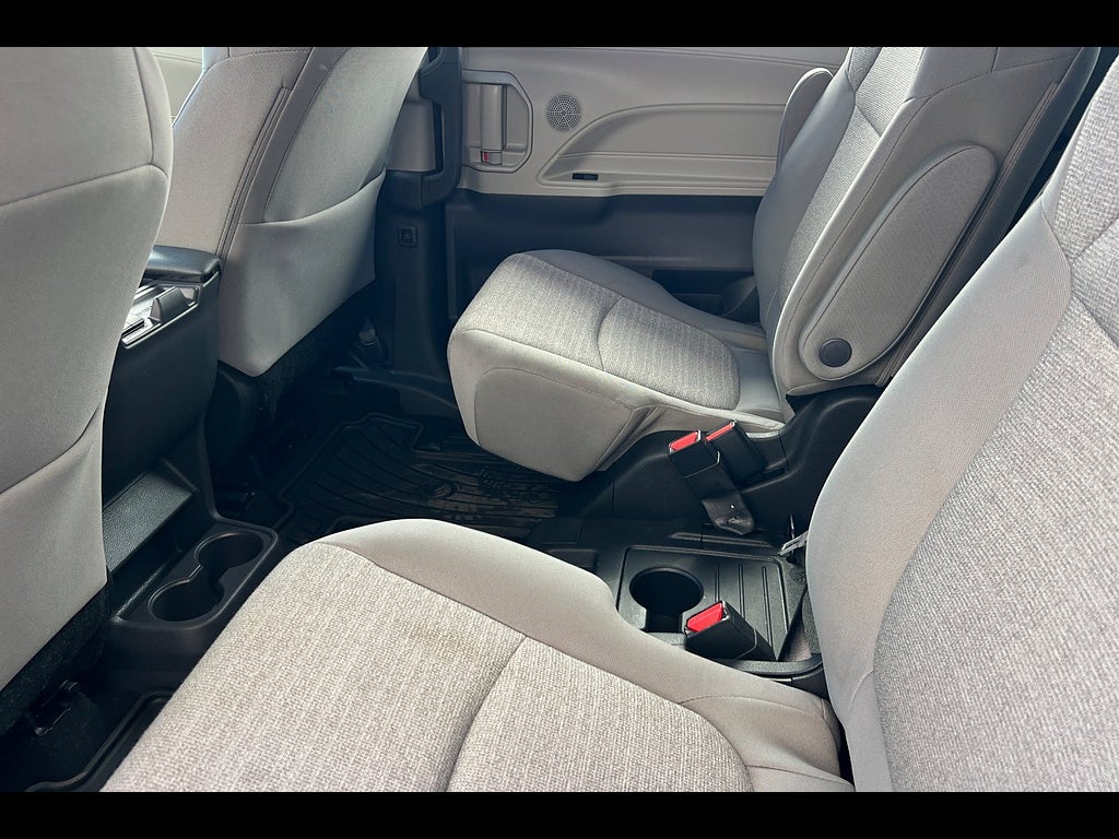 2023 Toyota Sienna LE 8-Passenger
